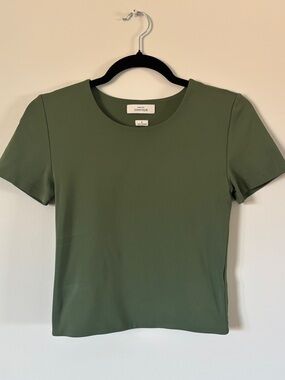 Aritzia Babaton Contour Crewneck Short Sleeve Top